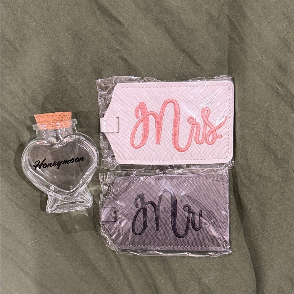 Mrs and Mr Luggage Tags with Honeymoon Bottle